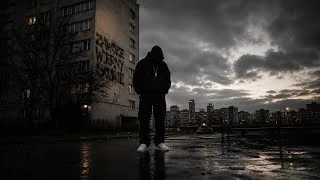 Kadr z teledysku: Życie jest jedno