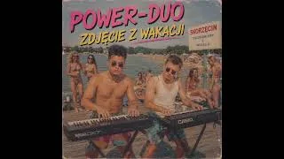Kadr z teledysku: Power-Duo – Zdjęcie z Wakacji