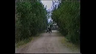 Kadr z teledysku: Kiełpiniec, wieś lata 90